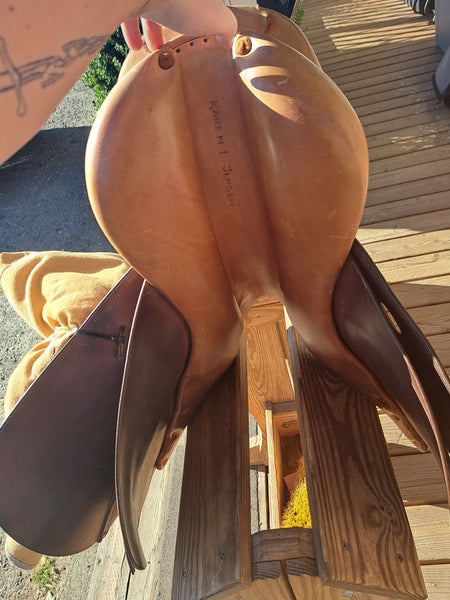 17" Butet Close Contact Jump Saddle