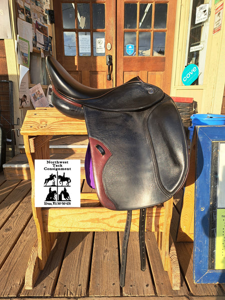 18" DT Saddlery Butterfly Dressage Saddle