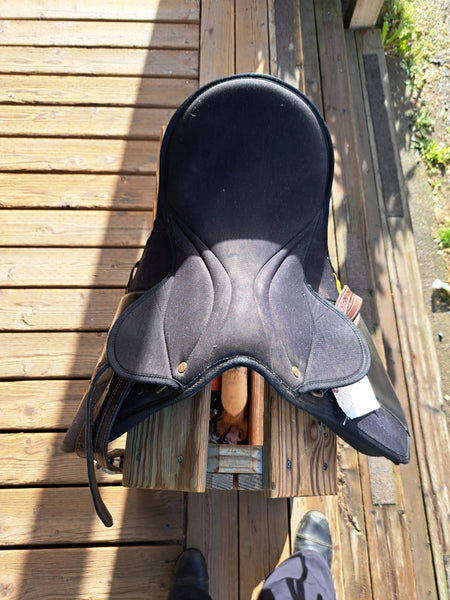 15" Wintec Synthetic All Purpose English Saddle