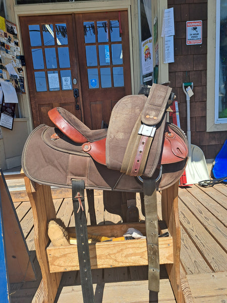 15" Fabtron Grain Out Light Weight Trail Saddle