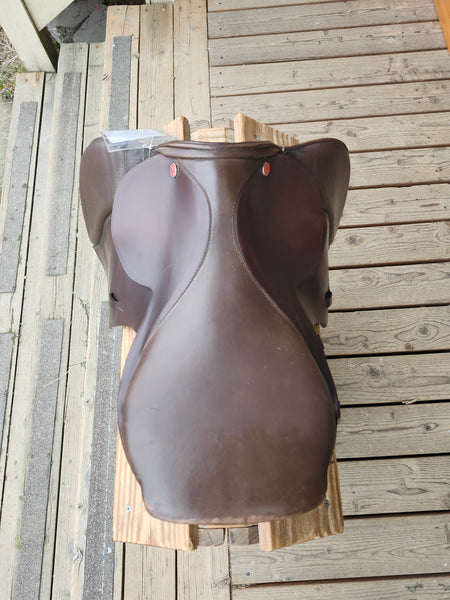 16" Courbette Primus Close Contact Saddle