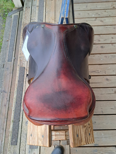 17.5" Dominus Close Contact Saddle