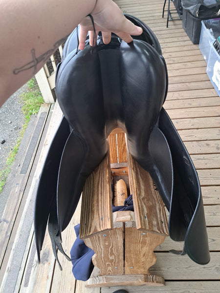 17.5" Stubben 1894 Dressage Saddle