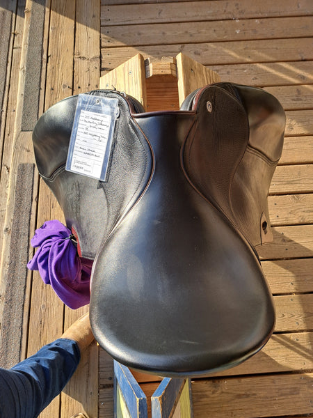 18" DT Saddlery Butterfly Dressage Saddle