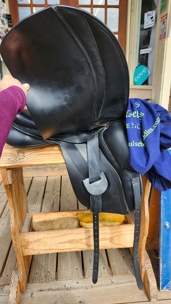 18" Hulsebos AM4 Dressage Saddle