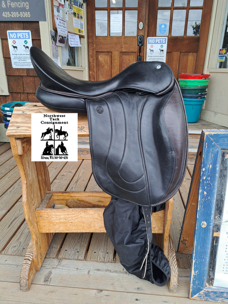 18" WOW Dressage Saddle