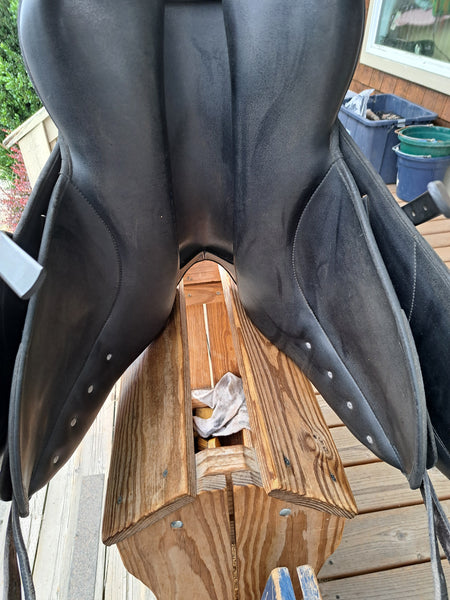 18" Wintec Isabell Werth Dressage Saddle
