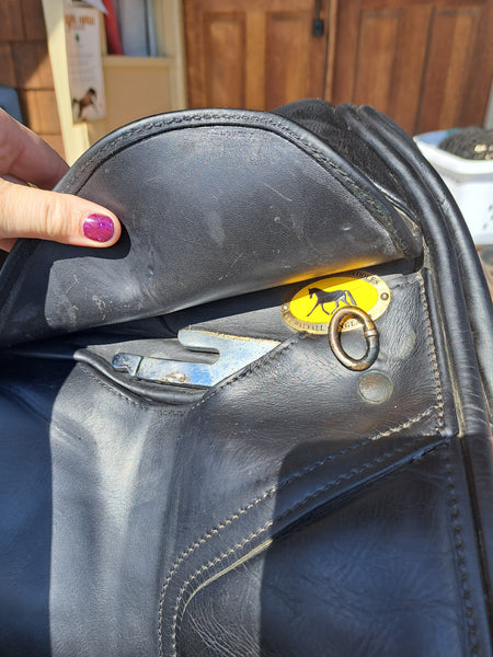 17.5" Black Country Eloquence Dressage Saddle