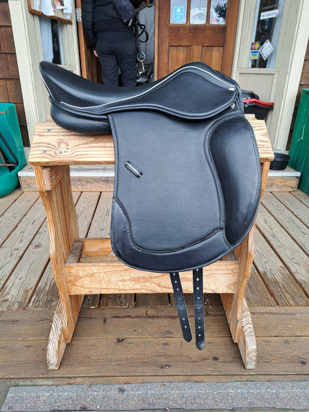 16-17" Easy Trek Classic Dressage Saddle