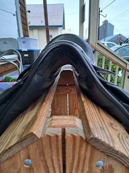 18" Cliff Barnsby Dressage Saddle