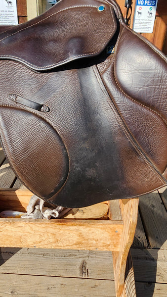 17.5" Stubben Genesis CS De Luxe Jump Saddle