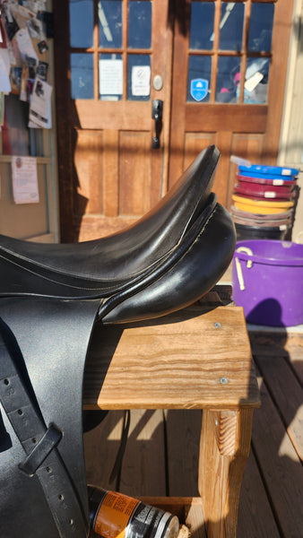 18" Duett Encore Dressage Saddle