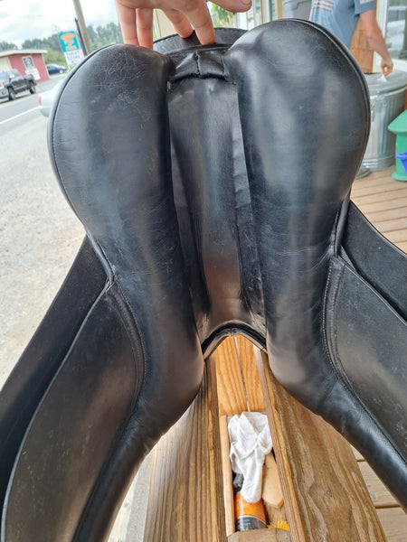18" JRD Dressage Saddle