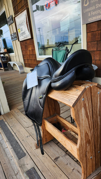 17" Amerigo Vega Dressage Saddle