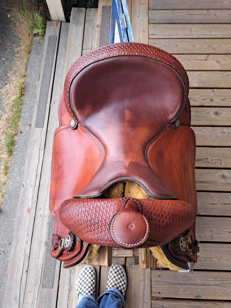 15" Crates Round Skirt Trail Saddle