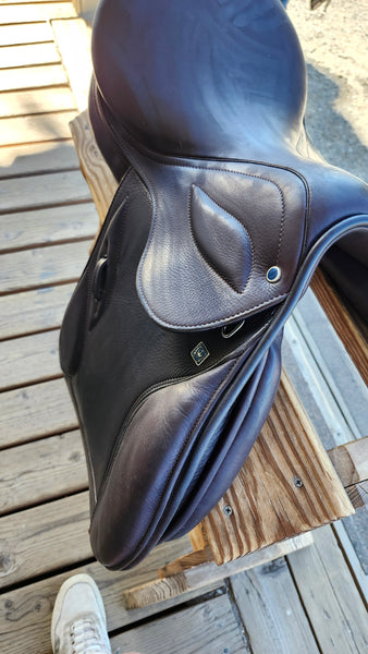17" Stubben Phoenix Elite Jumping Saddle