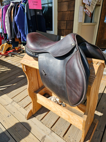 17.5" Devoucoux Biarritz Jumping Saddle