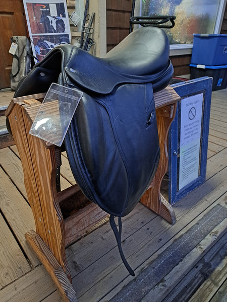 18" CWD SE24 Monoflap Dressage Saddle