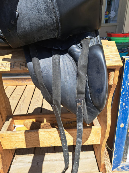 17.5" HDR Dressage Saddle