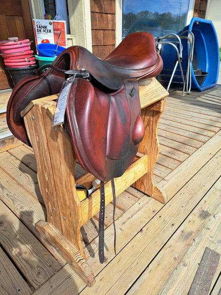 17.5" Custom Fleur De Lys Jump Saddle