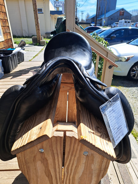 17" Hennig Dressage Saddle