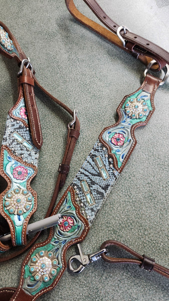 Tack Set With Flowers