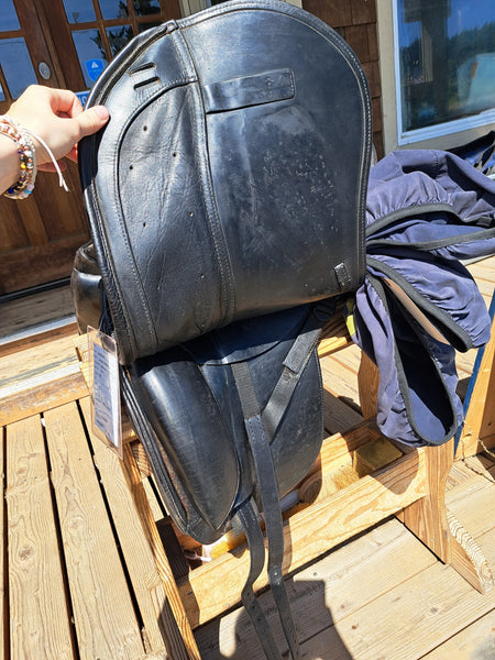 17.5" Schleese Wave Dressage Saddle