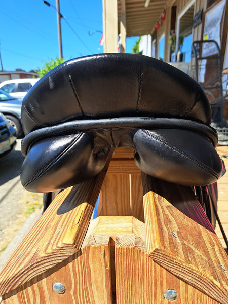 18" Collegiate Ruiz Diaz Dressage saddle