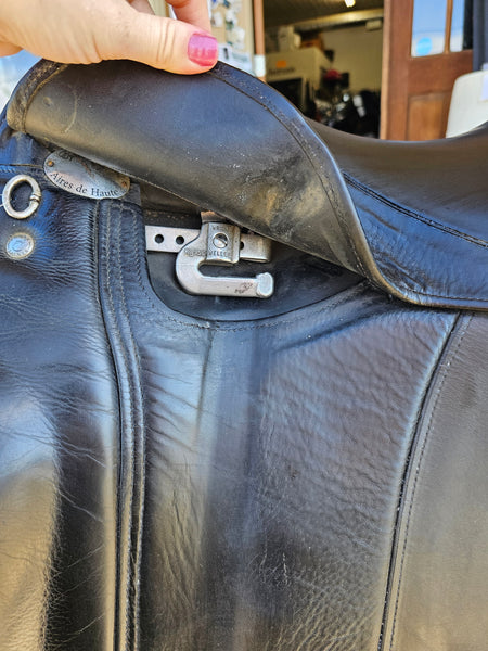 18" Frank Baines Arc de Haute Dressage Saddle