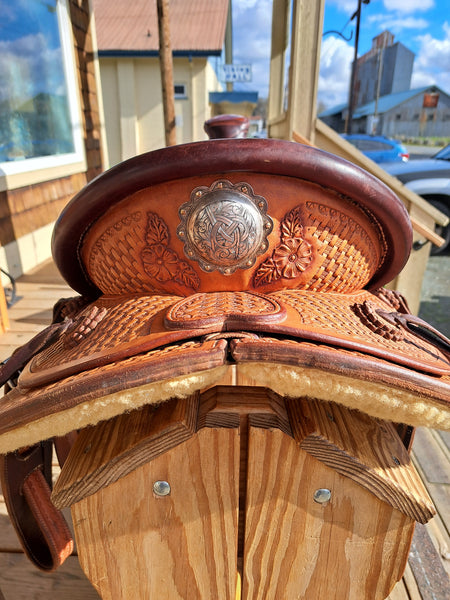 Mark Plumly custom wade tree roping saddle 16" seat