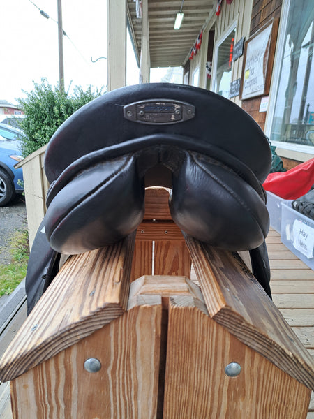 17.5" Stubben Scandica D.L. Extra Dressage Saddle