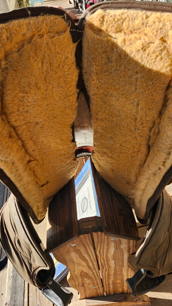 14.5" Courts Synthetic Western Saddle
