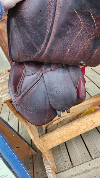 17.5" CWD SE01 Close Contact Jump Saddle