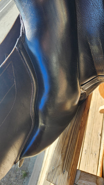 17.5" Kent & Masters S-Series jumping saddle