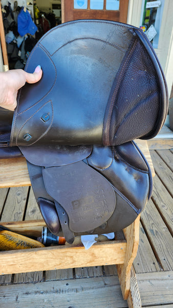 17" Stubben Phoenix Elite Jumping Saddle