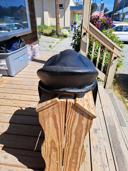 20" Treeless Dressage Saddle