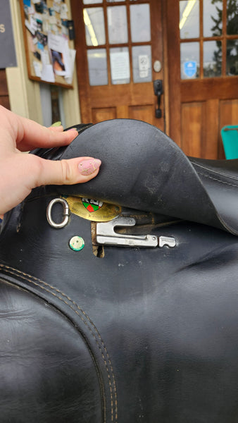 17" Karl Niedersuss Symphonie Dressage Saddle