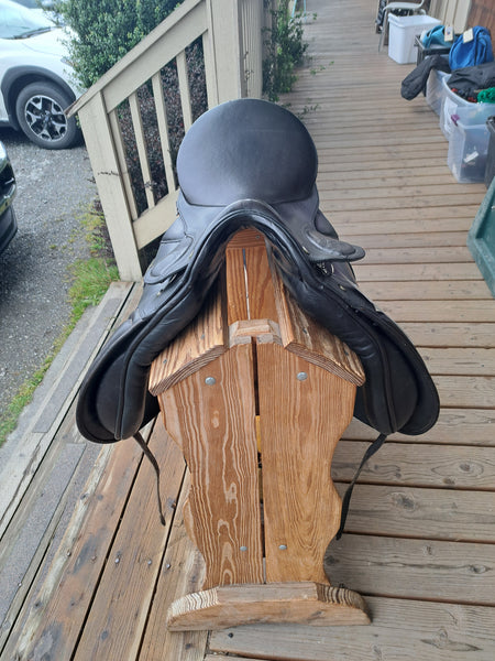 17" Courbette Aristokrat Dressage Saddle