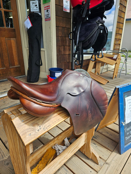 16.5" Collegiate Convertible Jump Saddle