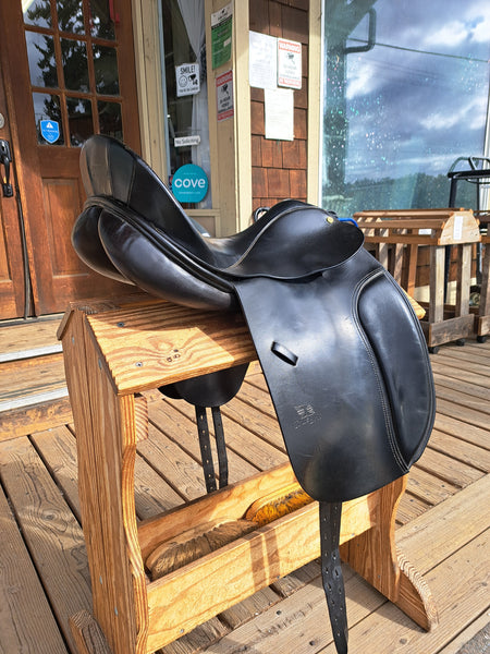 16.5" True Brit Dressage Saddle