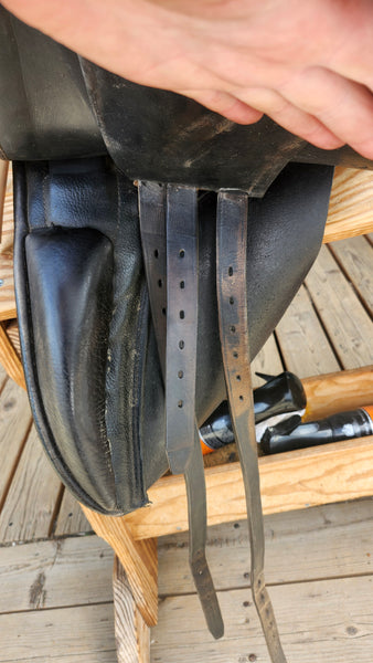 17.5" Courbette Charles De Kunffy Dressage Saddle