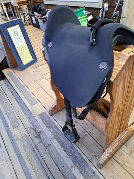 Mustang western soft ride treeless saddle