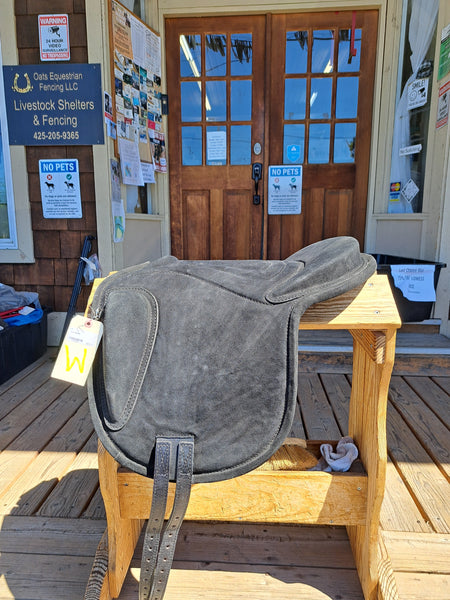 Treeless Saddle