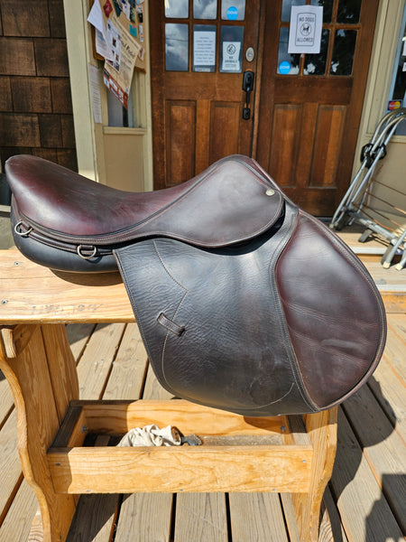 17.5" Devoucoux Biarritz Jumping Saddle