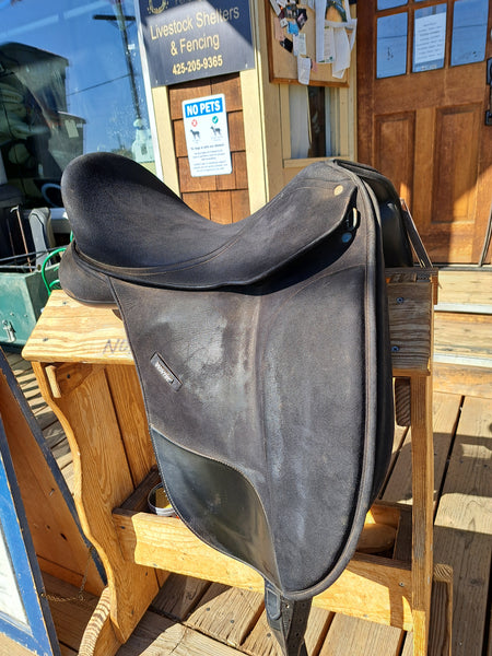 16" Wintec Isabell Dressage Saddle