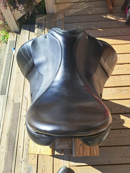 17.5" Custom Saddlery Steffen Peters Advantage dressage saddle
