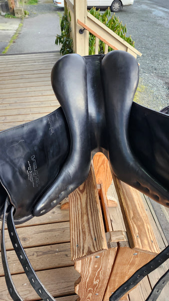 17" Amerigo Vega Dressage Saddle