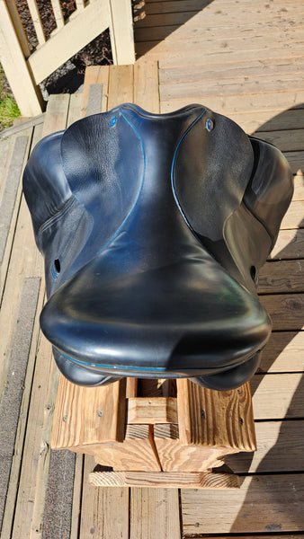 17.5" Hastilow & Sons Supreme Dressage Saddle