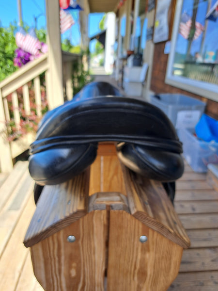 17.5" Kent & Masters MJJ S-Series Jumping Saddle