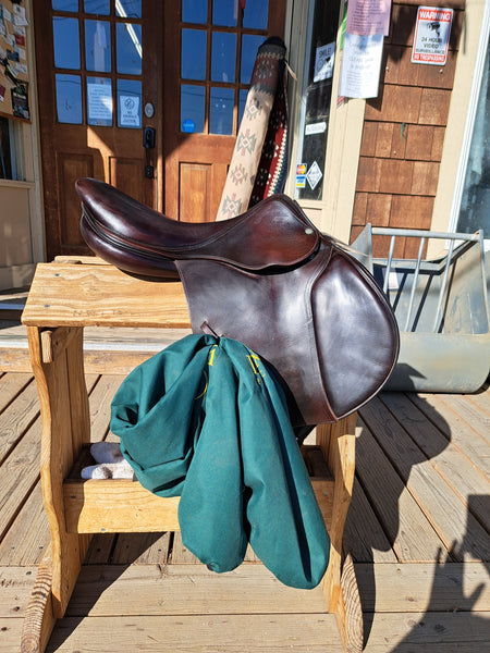17.5" Devoucoux Socoa Jump Saddle